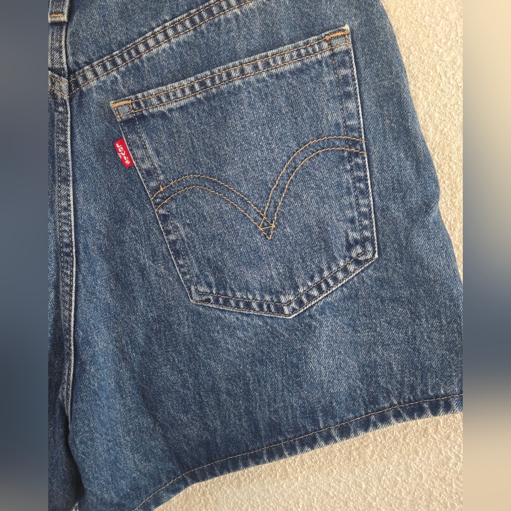 Levi's High Waisted Mom Short  Blue Denim Shorts - Picture 4 of 9